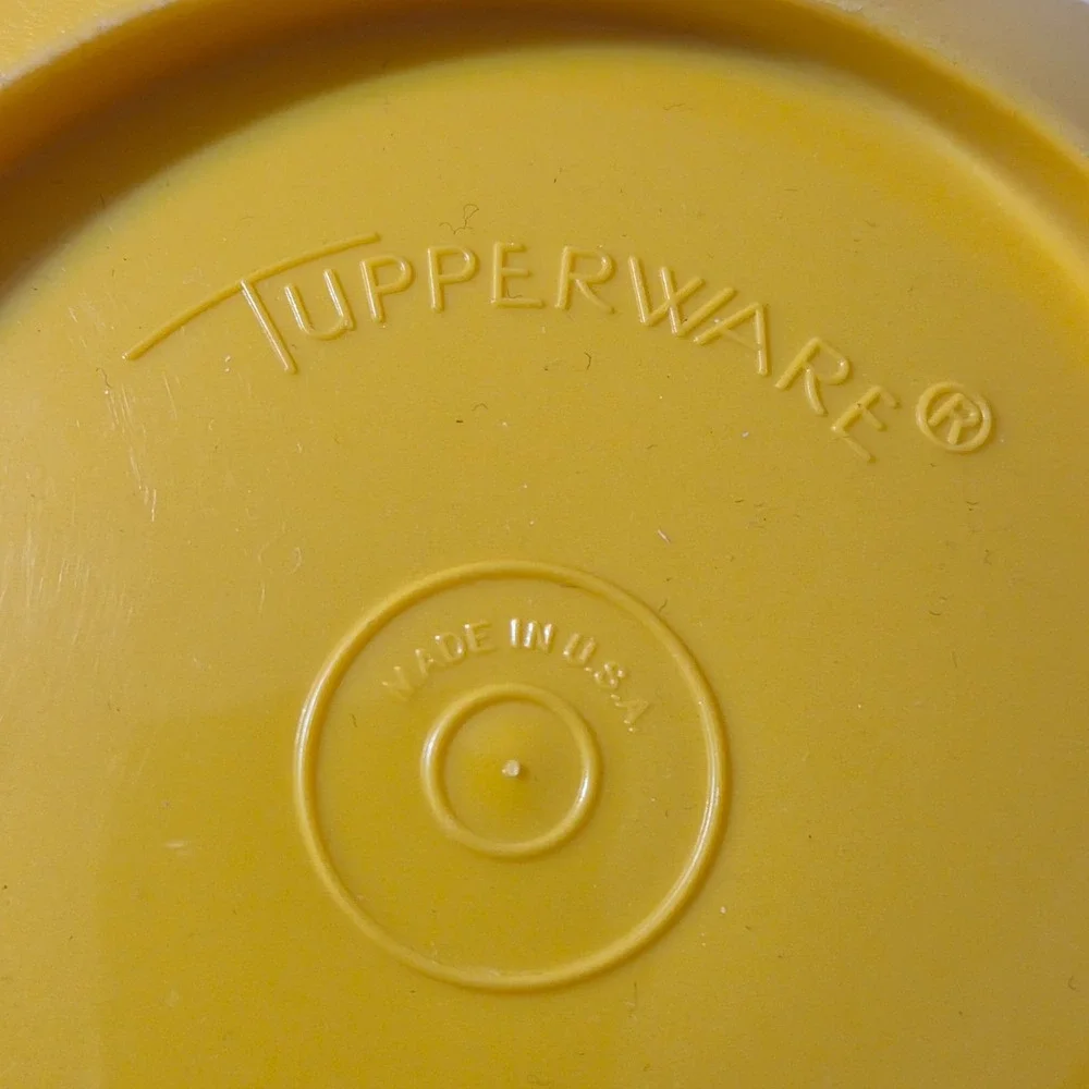 Tupperware‎ Servalier Bowl Men  Yellow Vintage Sunburst Lid 837-6